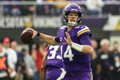 Vikings’ T.J. Hockenson shares what makes Sam Darnold great