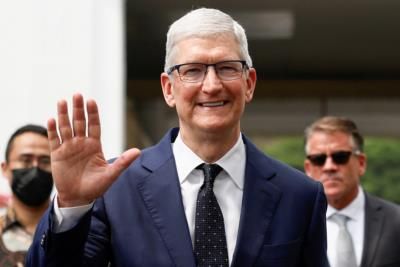 Apple CEO Tim Cook To Have Dinner With President-Elect Trump