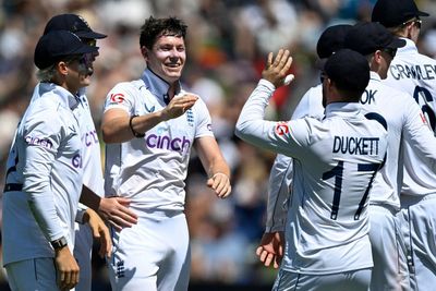 England claim three wickets after frustrating opening session