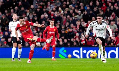 Diogo Jota rescues point for 10-man Liverpool to deny Fulham famous win