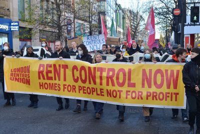 Hundreds protest against high rents in London