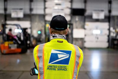 Trump mulls privatized USPS