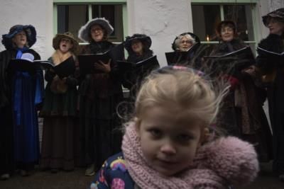 Dutch City Transforms Into 19Th-Century England For Dickens Festival