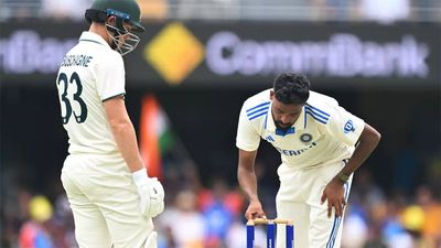 Mohammed Siraj riles up Gabba crowd, Australia with 'bail flip', Marnus Labuschagne responds - Watch