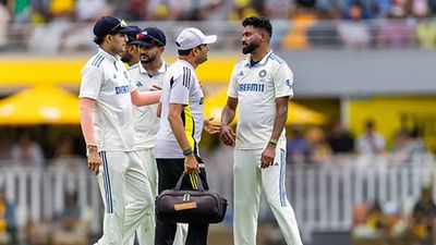 Mohammed Siraj gets injury scare on Day 2 of Gabba Test
