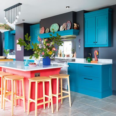 Are two-toned kitchen cabinets still in style? How to reinvigorate this popular design to guarantee timeless appeal