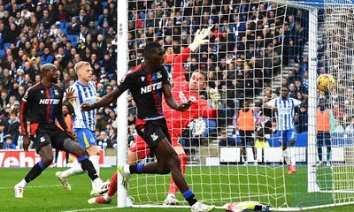 Hürzeler incensed by referee as Ismaïla Sarr helps Crystal Palace beat Brighton