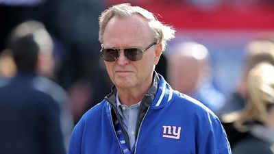 Giants Fans Fly Another Sign Over Stadium, This One With Angrier Two-Word Demand