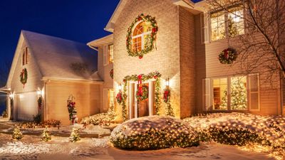 How many outdoor Christmas lights do I need? An expert electrician explains the 'fifty-per-foot' rule