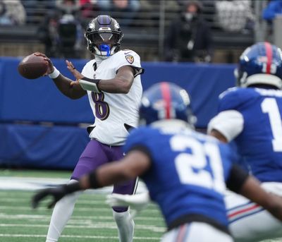 Lamar Jackson throws more TDs than incompletions in Ravens 35-14 win over Giants