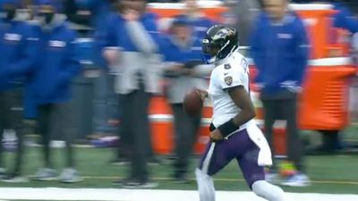 Lamar Jackson Had Comical Reason for Why He Was Tyring to Pull Up Pants on Run