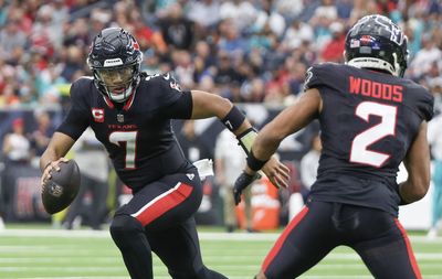 Analysis: Texans inch closer to division title with win over Dolphins