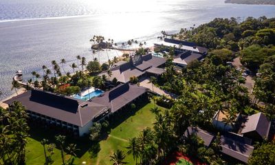 Australian teen among suspected mass poisoning suffered seizure after drinking cocktail at Fiji resort, grandfather says