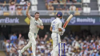 India's top order fails again, Australia in box seat despite rain on Day 3 of Gabba Test