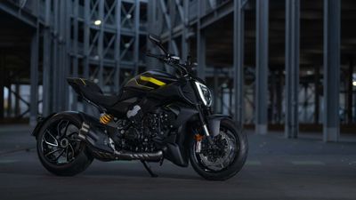 Ducati’s Diavel V4 Goes Stealthy With Black Roadster Livery