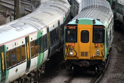 Man arrested after train crashes into buffers at London Bridge