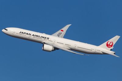 Two Japan Airlines pilots caught exceeding alcohol limit and significantly delay flight