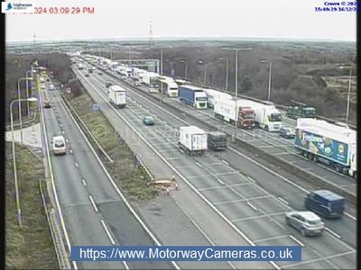 M25: Man dead and two others injured in three car crash that closed motorway for hours