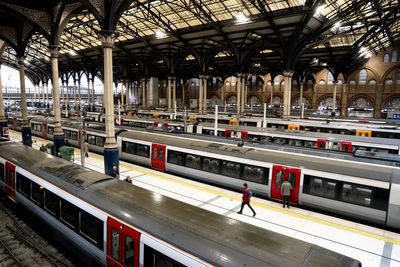 When are the last trains on Christmas Eve to and from London?