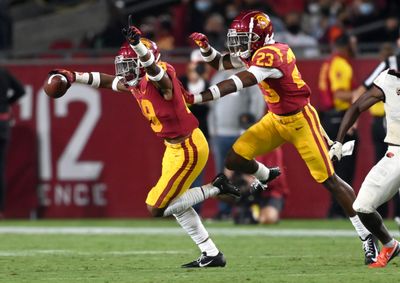 Spartans offer USC transfer LB Raesjon Davis