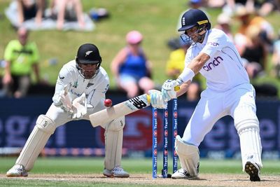 England slide towards heavy defeat in third Test