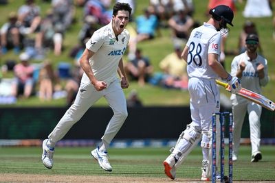 England slump to 423-run defeat in final Test against New Zealand