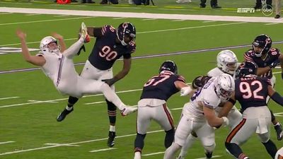 Bears Player Blocks Punt With Facemask, Proceeds to Annihilate Vikings Punter