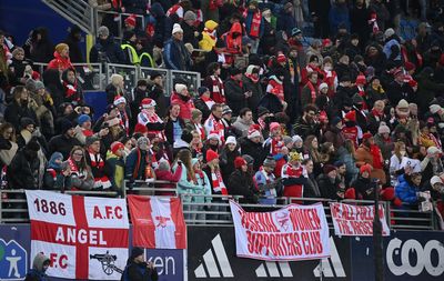 Arsenal things you might have missed: Fans defy freezing conditions, Alex Iwobi advice and new injury blow