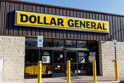Is Dollar General Stock Underperforming the Dow?