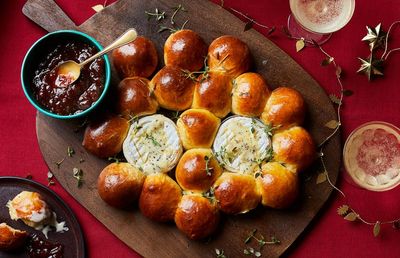 Baked truffle brie with brioche – recipe