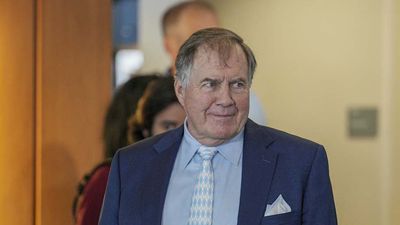 Photo of Bill Belichick Watching UNC Transfer Portal Player Sign Papers Leads to Jokes