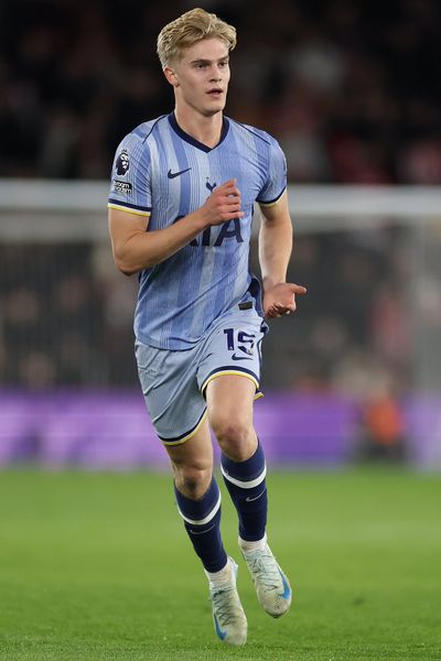 Tottenham: Ange Postecoglou move suggests different future for Lucas Bergvall