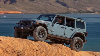 Jeep Promptly Adds Automatic Back to V-6 Wrangler After 'Community Feedback'