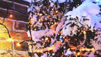 How to attach Christmas lights to brick walls – 5 hacks from DIY experts, and the easiest method revealed