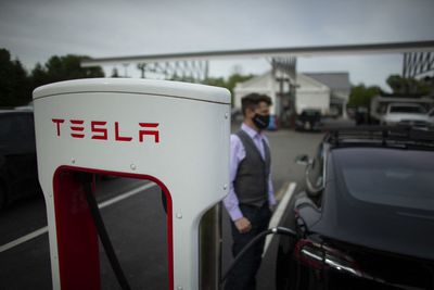 Feds sentence Chinese resident for stealing, selling Tesla IP