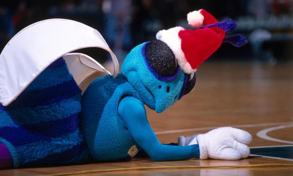 NBA’s Hornets sorry after giving child PS5 before taking it back off camera