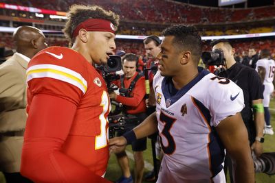 Patrick Mahomes trolled Russell Wilson’s high knees incident while discussing on-plane rehab