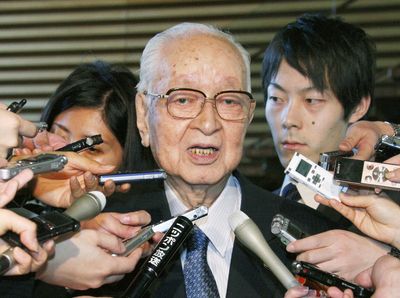 Japanese newspaper boss who influenced the nation's postwar politics died at 98