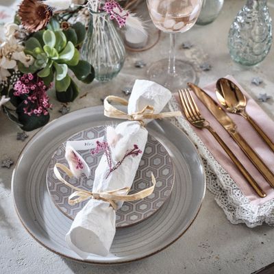 How to elevate paper napkins for Christmas dinner – 6 ways to transform budget paper napkins into creative festive table decor