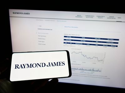 Raymond James Financial Stock: Is RJF Outperforming the Financial Sector?