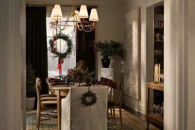 Christmas Table Centerpiece Ideas — 16 Easy-to-Recreate Schemes to Impress Dinner Guests