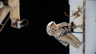 Watch Russian cosmonauts install new X-ray detector during ISS spacewalk today (video)