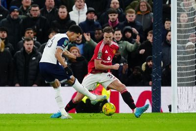 Dominic Solanke double helps Tottenham see off Man Utd in thrilling cup tie