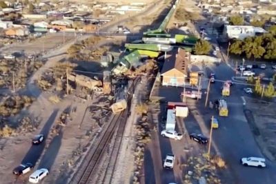 2 killed, 3 injured when freight train derails in small West Texas city after collision