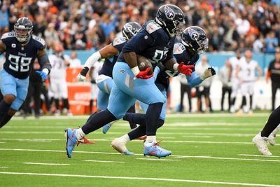 Titans’ T’Vondre Sweat shows off his ‘Angry Runs’ scepter