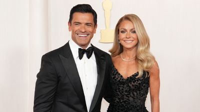 Kelly Ripa and Mark Consuelos' white bathroom uses mirrors in the most innovative way I've ever seen – the luxe design is dominating trends in 2025