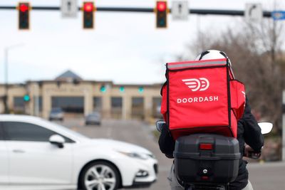 Wrong delivery! DoorDash driver crashes into home and then bolts from scene