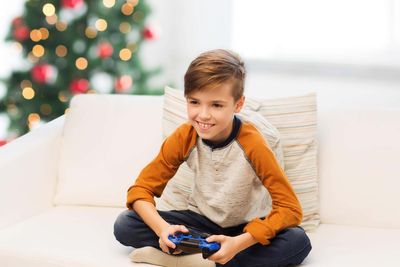 How parents can teach kids about digital money management over the festive holidays