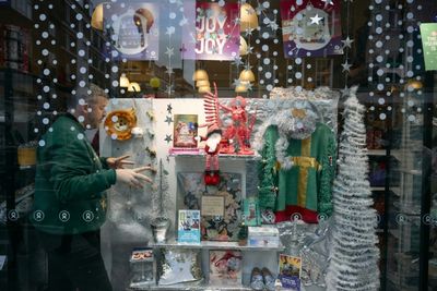 Brits Kindle Christmas Spirit With Second-hand Gifts