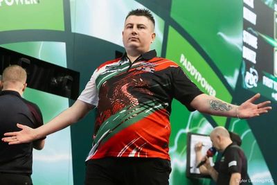 Nick Kenny Slams Raymond van Barneveld Ahead Of Round 2 Tie